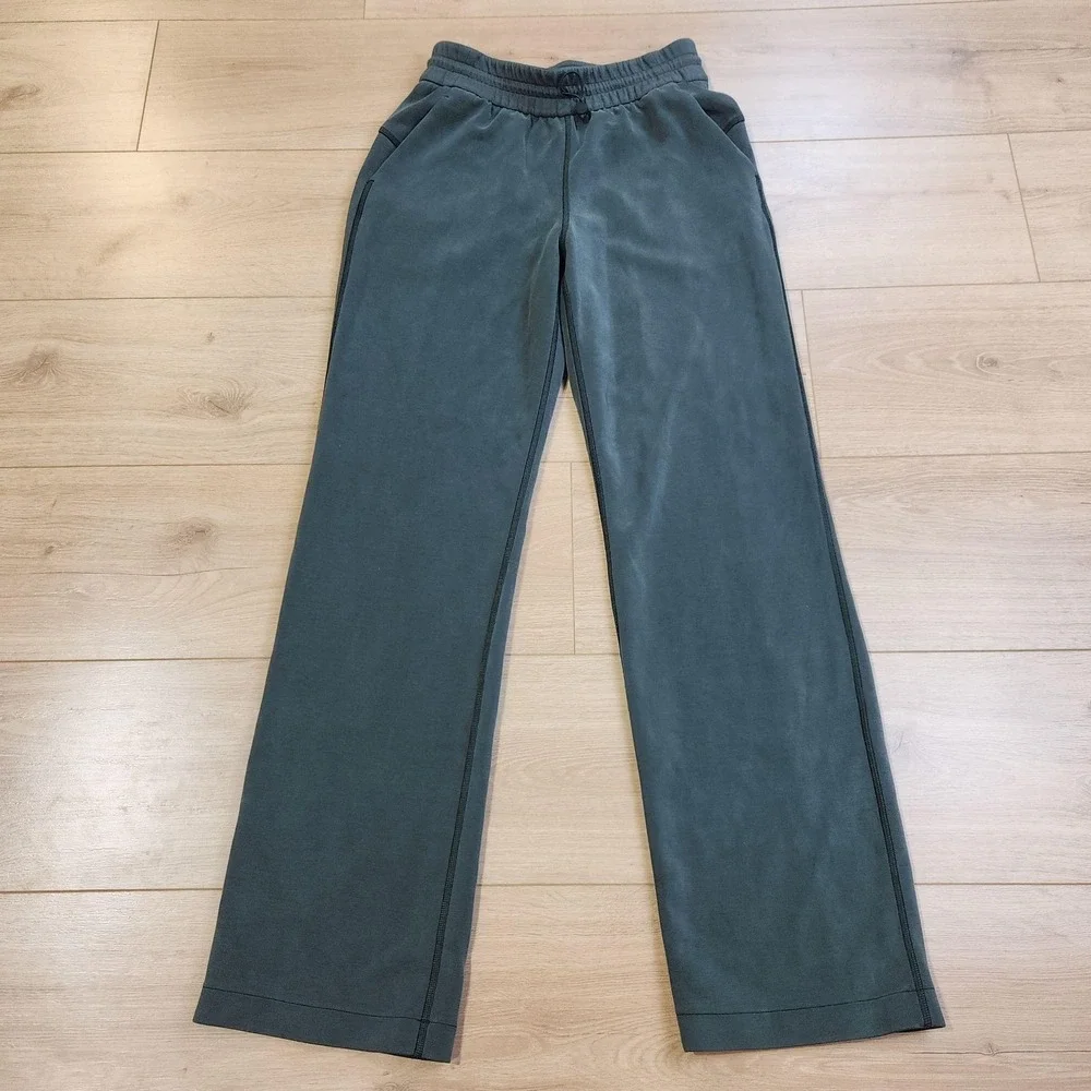 Lululemon Softstreme High Rise SweatPants Womens 4 Green Straight Leg Pockets